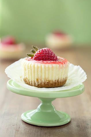 cheesecake cupcakes with strawberry or salted caramel topping